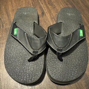 Sanuk flip flops  sixe  Y2-3